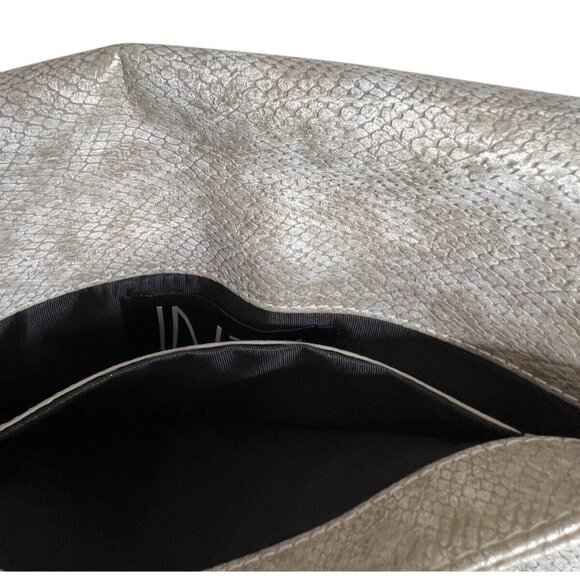 Inzi Silver Metallic Faux Snakeskin Clutch With Chain Trim & Wristlet - Picture 5 of 8